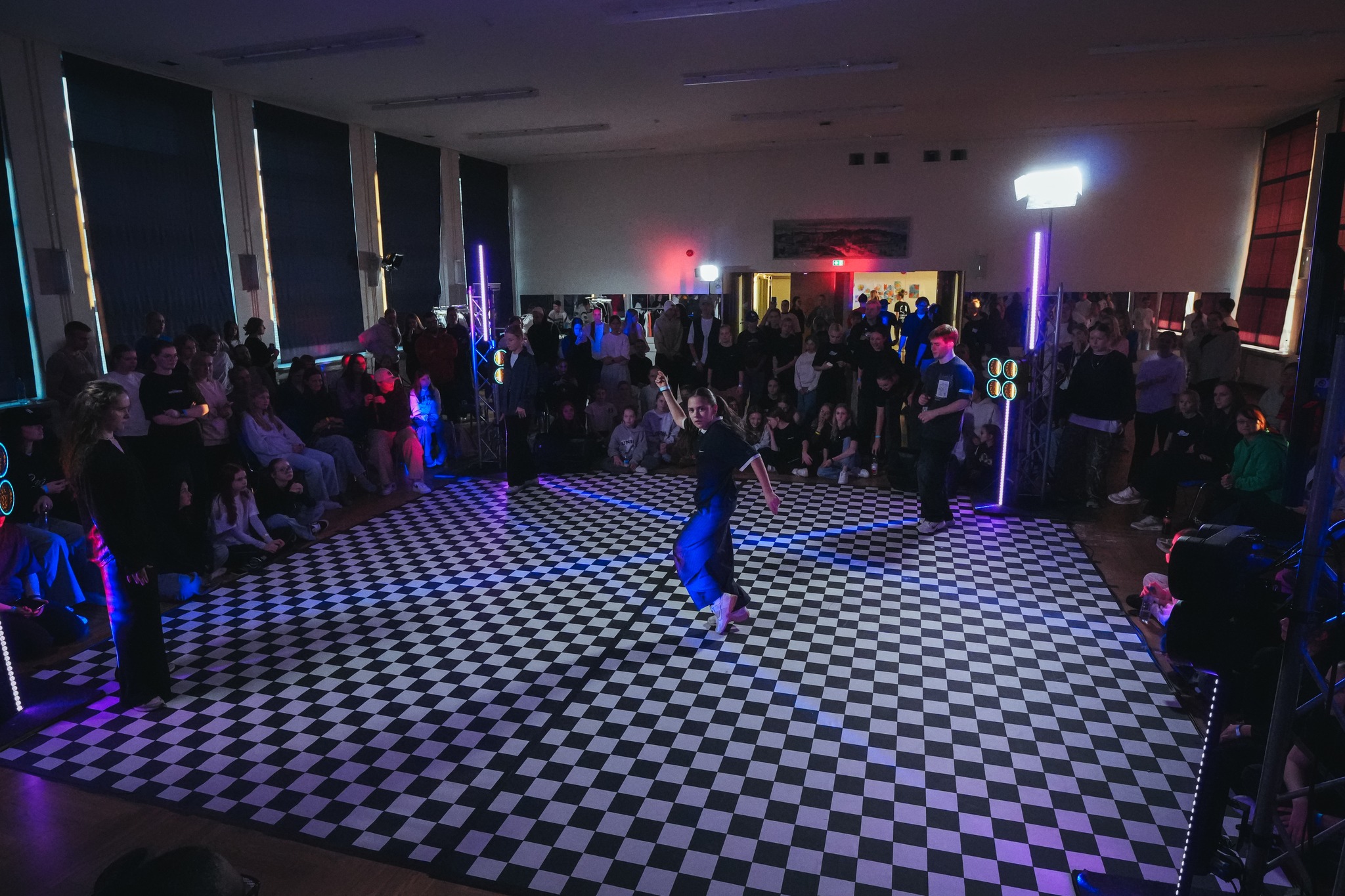 Sel laupäeval toimuvad Peetri koolis Eesti Tänavatantsijate Liidu lahtised meistrivõistlused breiktantsus ja tänavatantsudes. Žürii koosneb oma ala tippudest vä